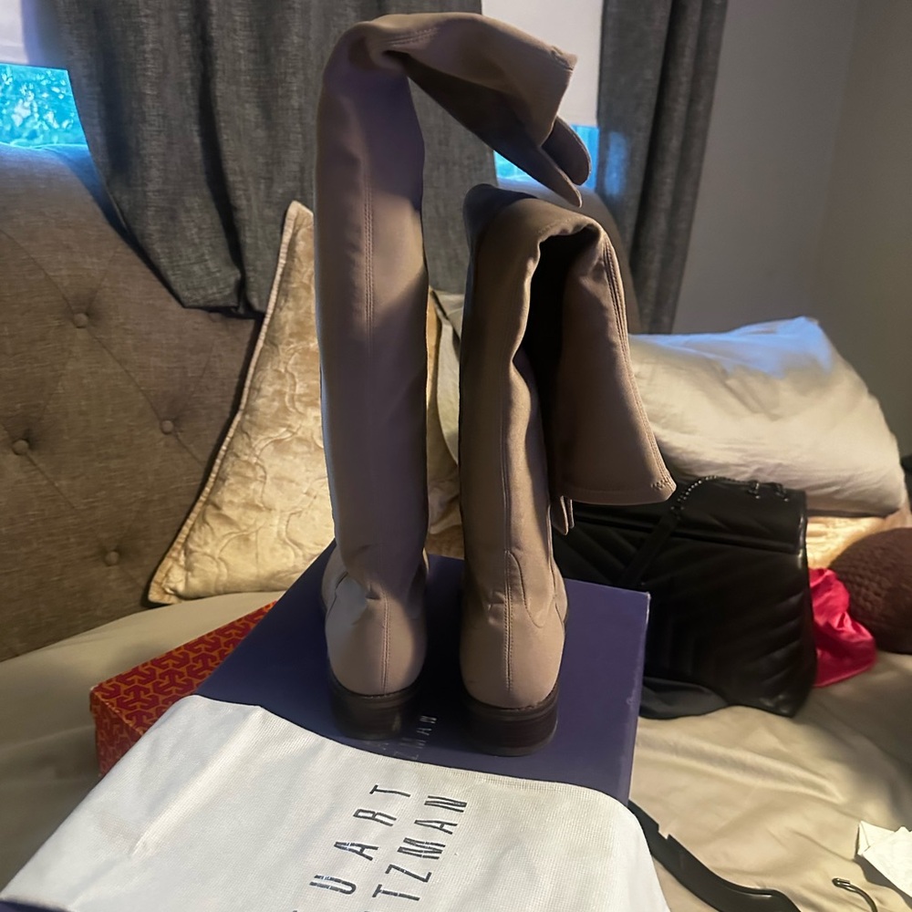 Stuart Weitzman - Picture 6 of 8